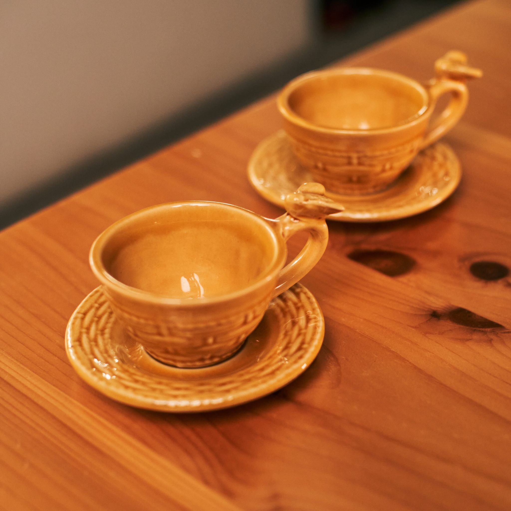 Cj. de 2 Xícaras de Café e Píres Bee