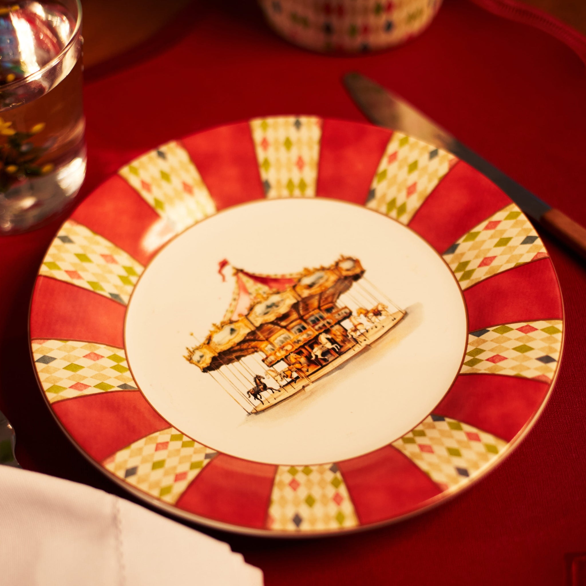 Cj. 2 Pratos de Sobremesa Carrossel