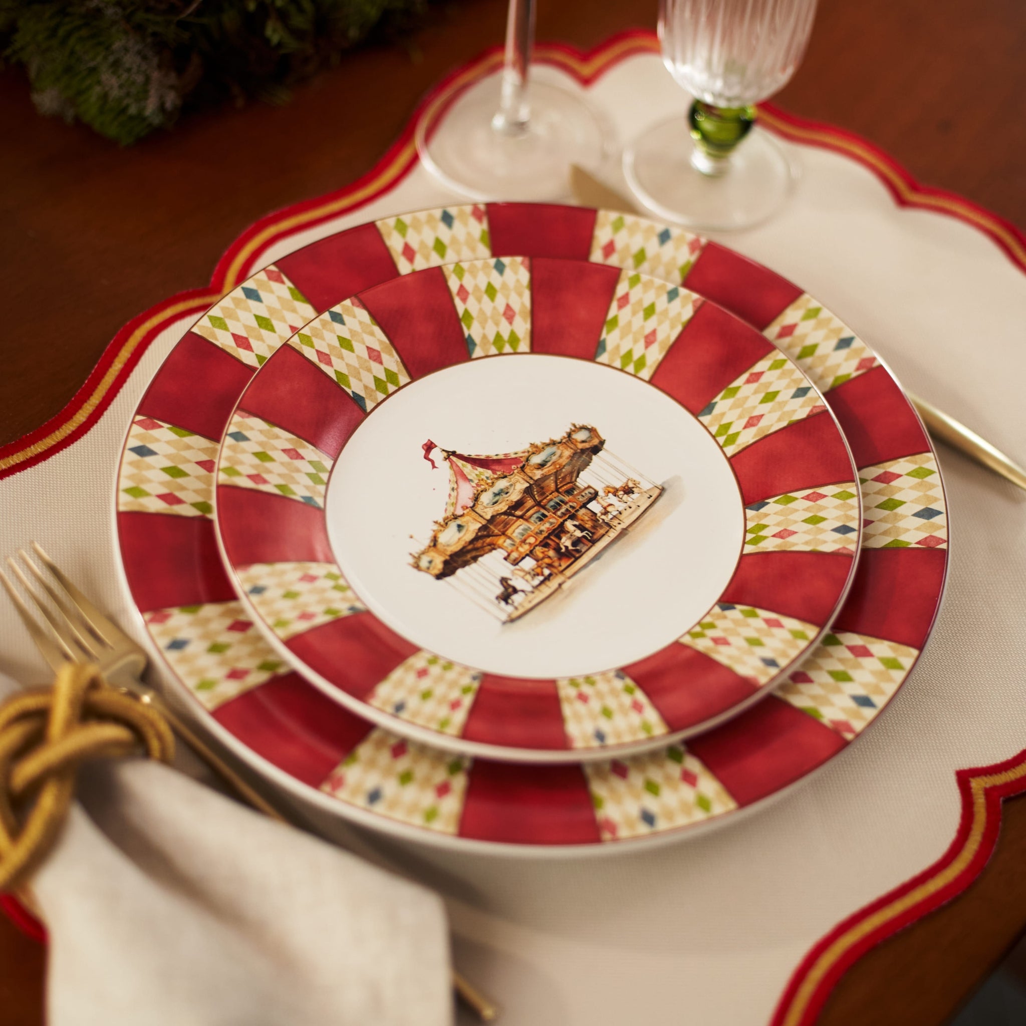 Cj. 2 Pratos Rasos Carrossel