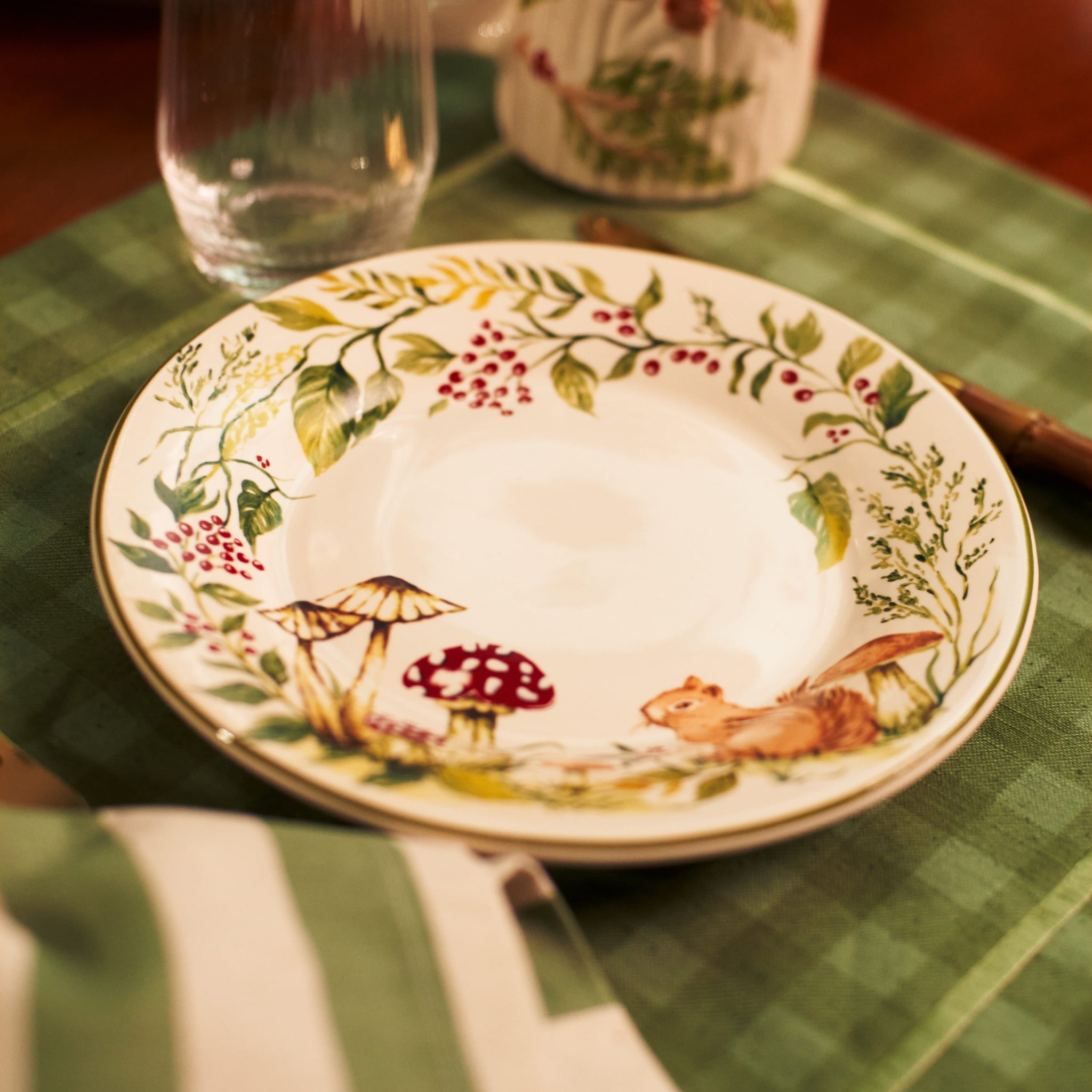 Cj. 2 Pratos de Sobremesa Esquilo na Floresta