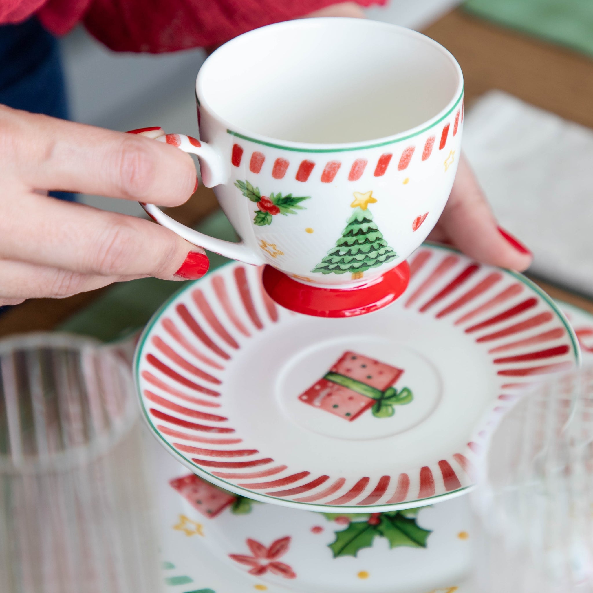 Cj. 2 Xícaras de Chá e 2 Píres da Coleção Natale