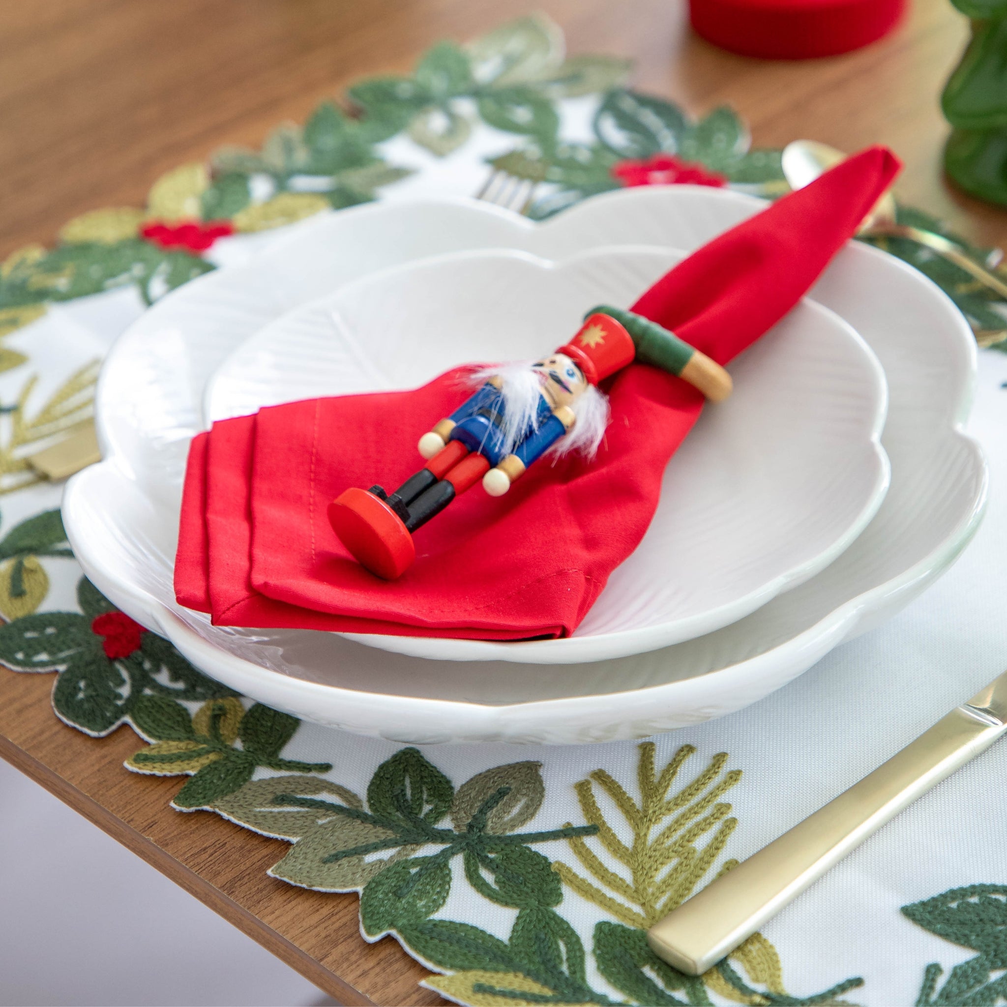 Prato Raso Banana Leaf Branco