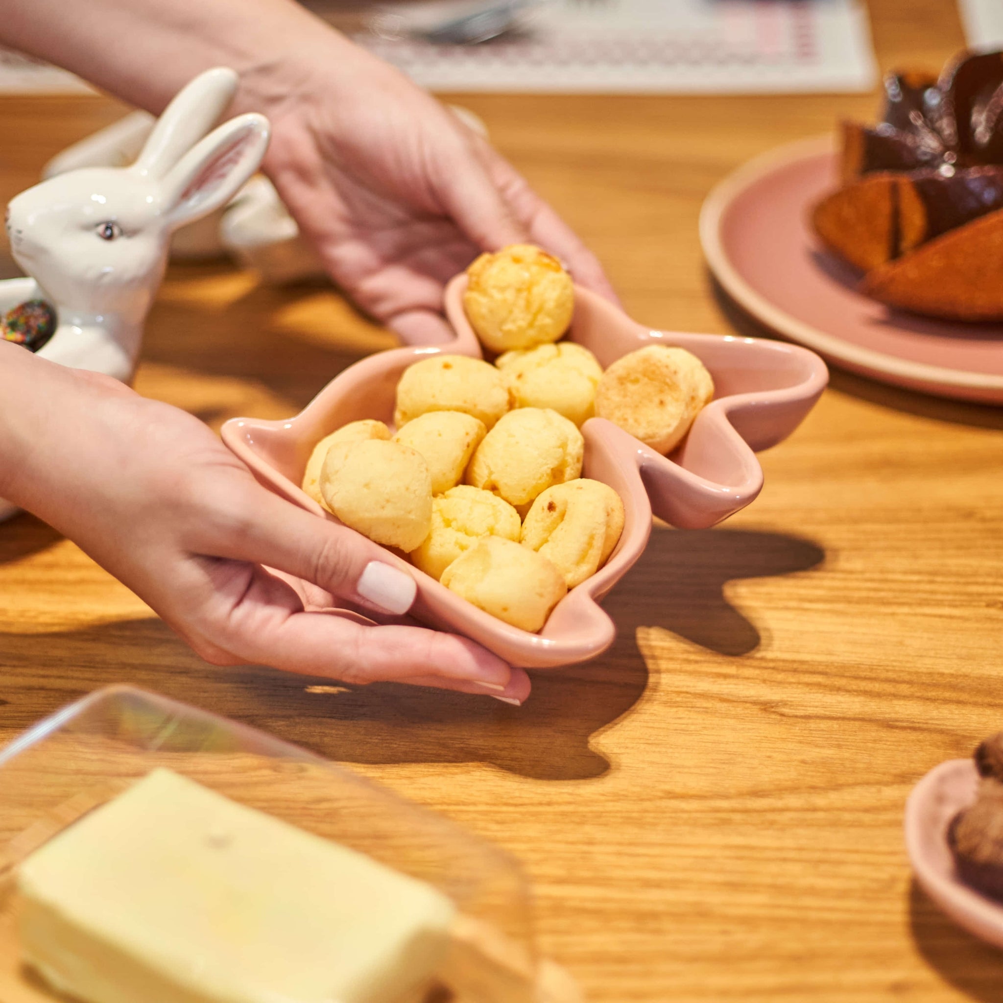 Petisqueira Coelho Lateral Rosa