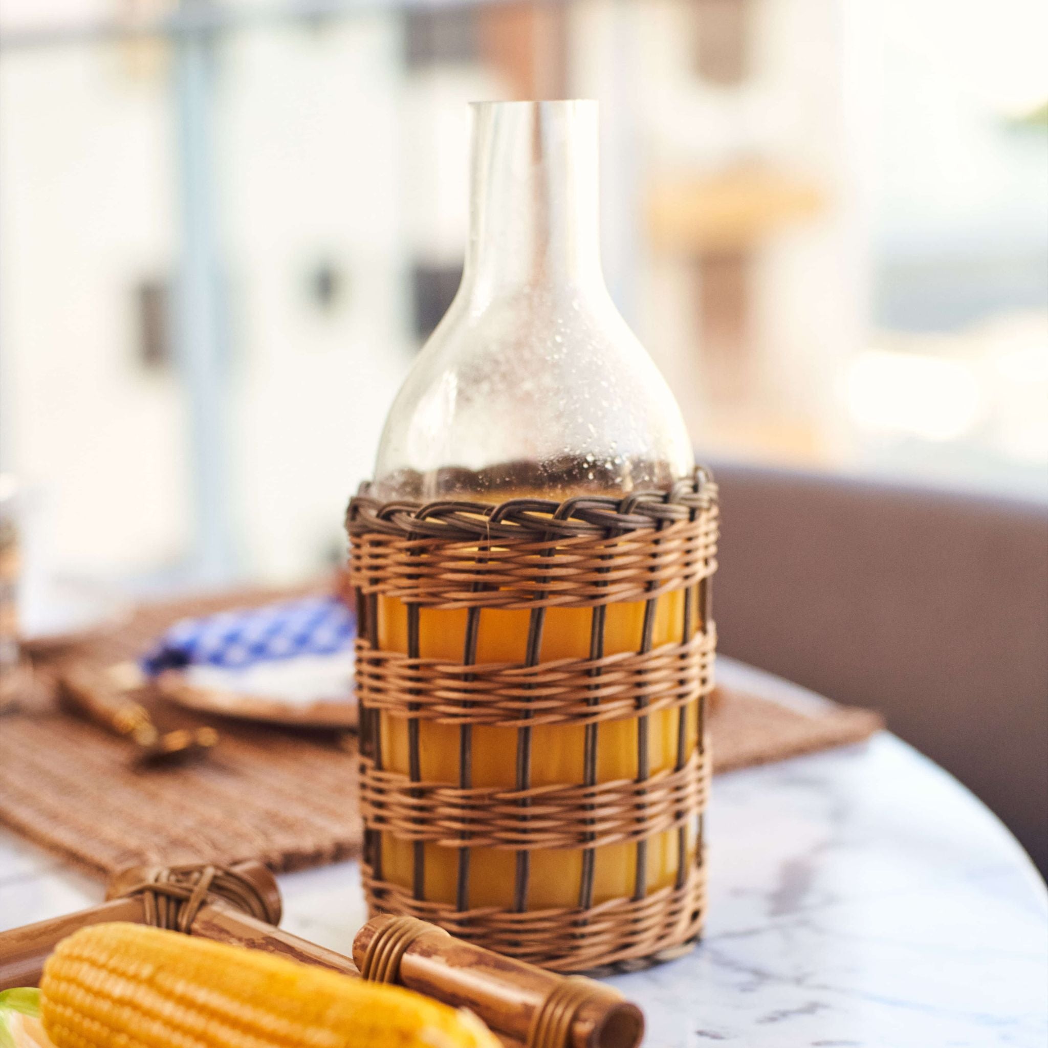 Garrafa de Vidro e Rattan