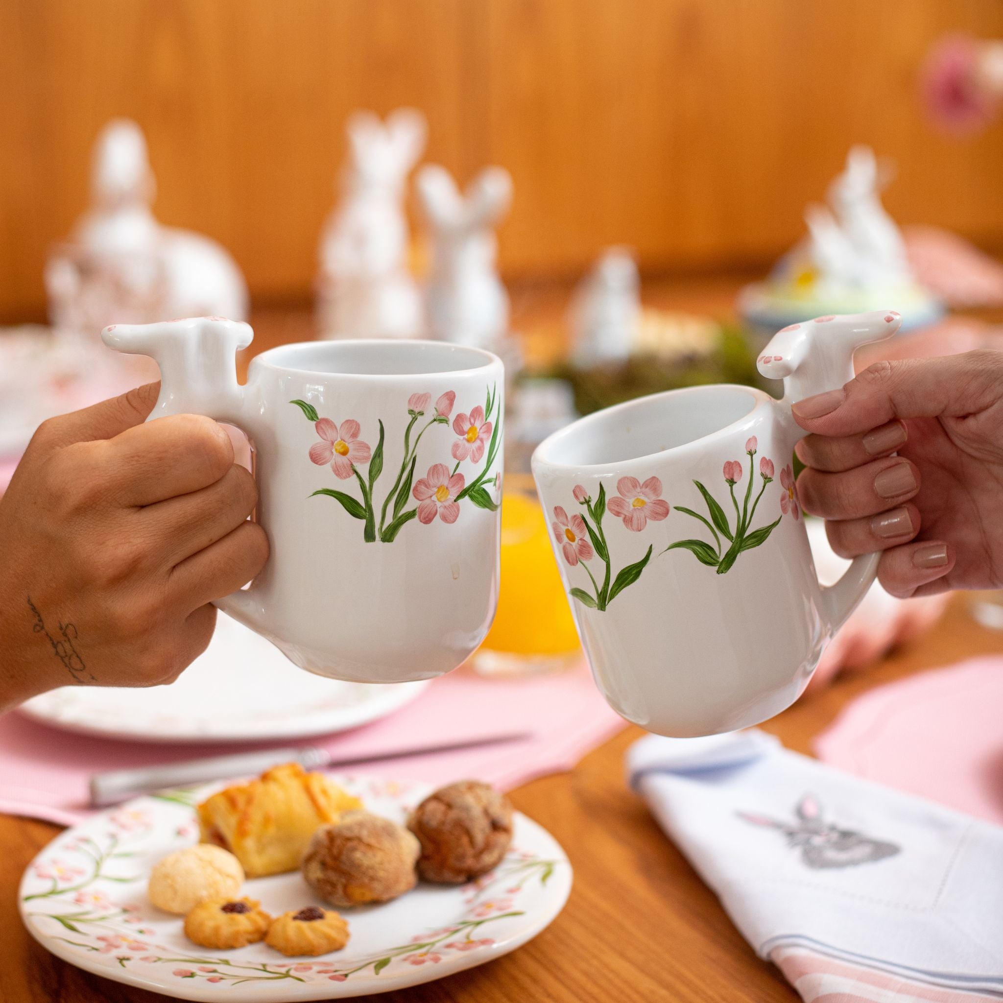 Caneca Patinhas Relevo Rosa