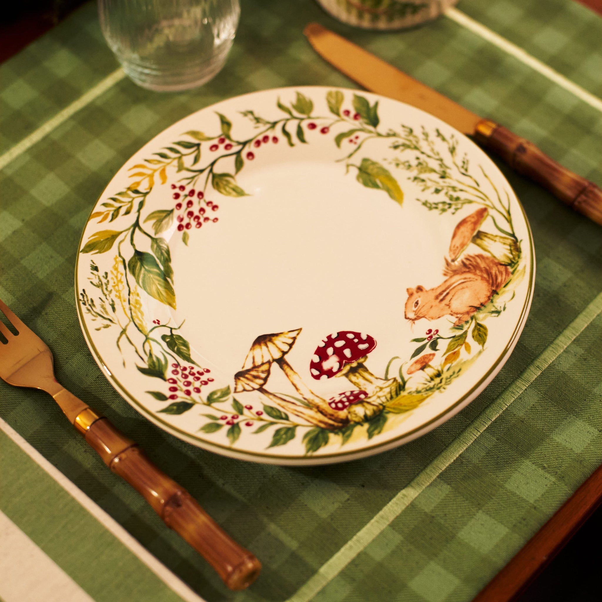 Cj. 2 Pratos de Sobremesa Esquilo na Floresta