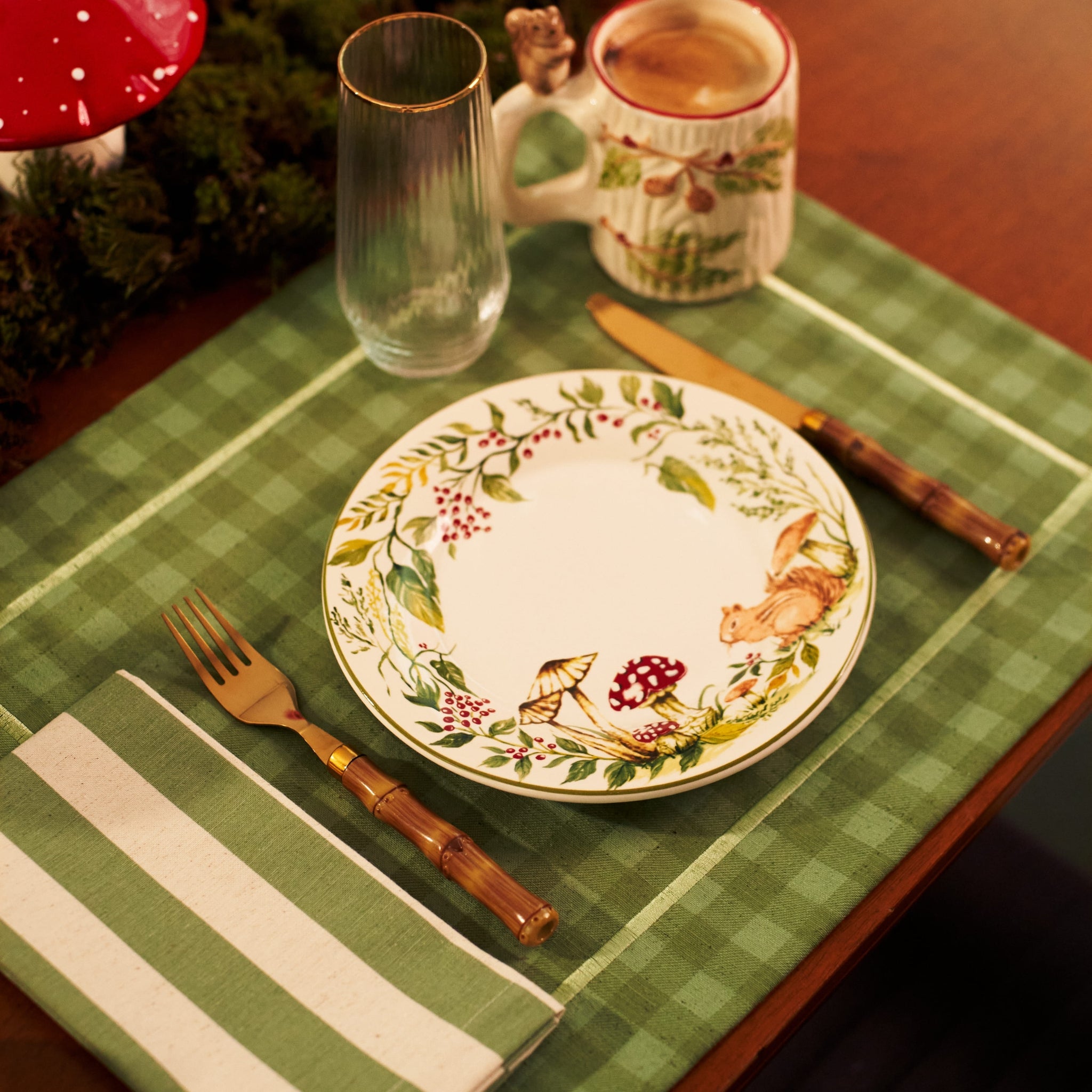 Cj. 2 Pratos de Sobremesa Esquilo na Floresta